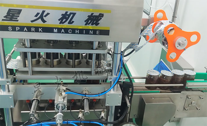 塑料瓶自動(dòng)封膜機(jī)設(shè)備展示